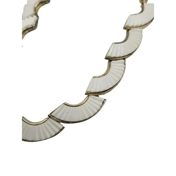 Coro White Thermoset Shell Necklace Gold Tone Vintage 16" - Picture 5 of 10